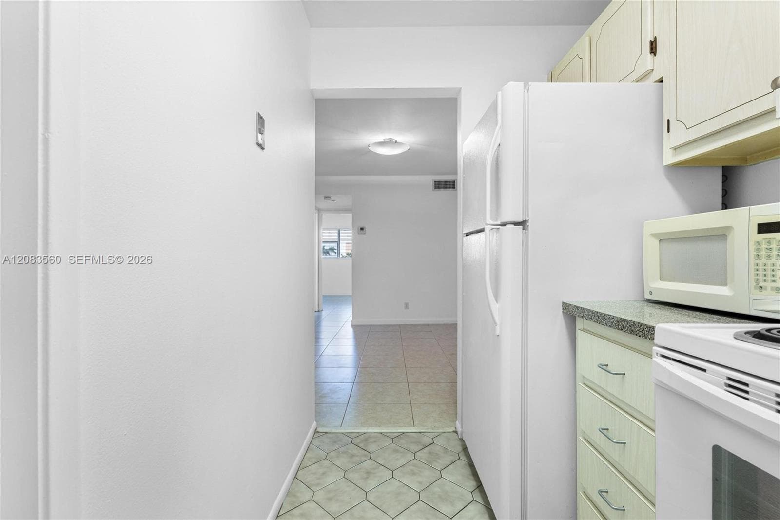 PARADISE BY THE SEA CONDO · #304 in Hallandale Beach - Photo 13