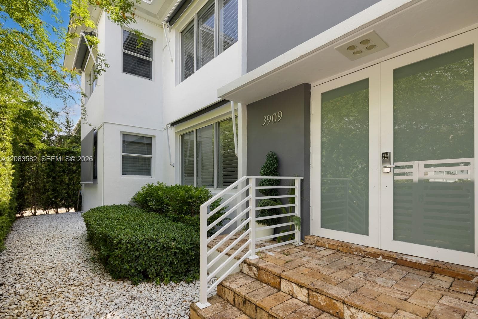 JANE APARTMENTS CONDO · #1 in Miami Beach - Photo 2