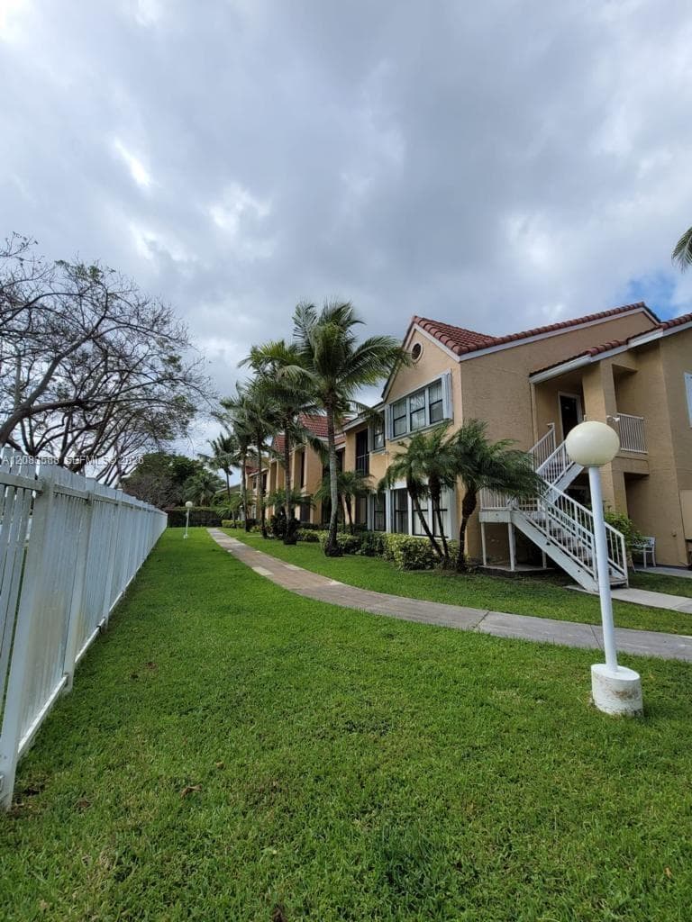 BISCAYNE BEACH CLUB CONDO · #1228 in Miami - Photo 4