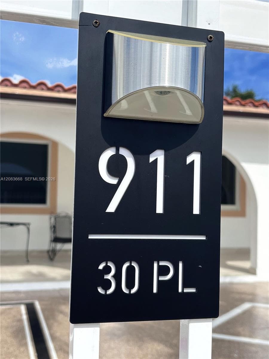 911 NW 30th Pl #911 photo 31