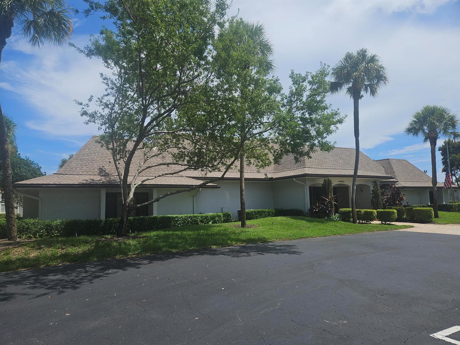 2935 Photo - Clubhouse