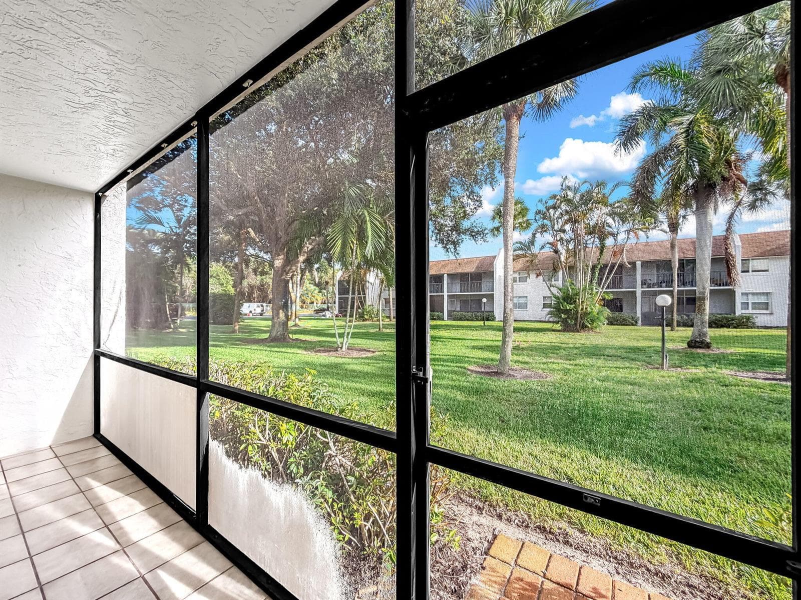 48-web-or-mls-JOY_054745