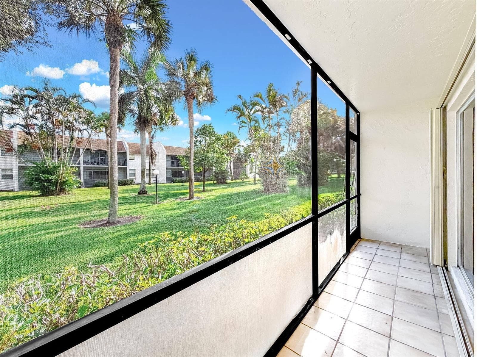 47-web-or-mls-JOY_054740