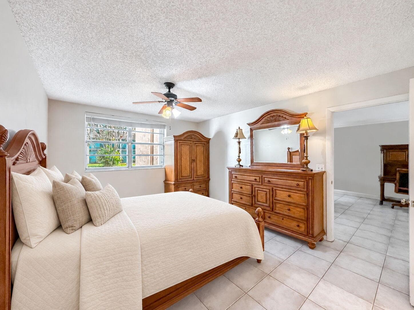 52-web-or-mls-JOY_054760-bed 2
