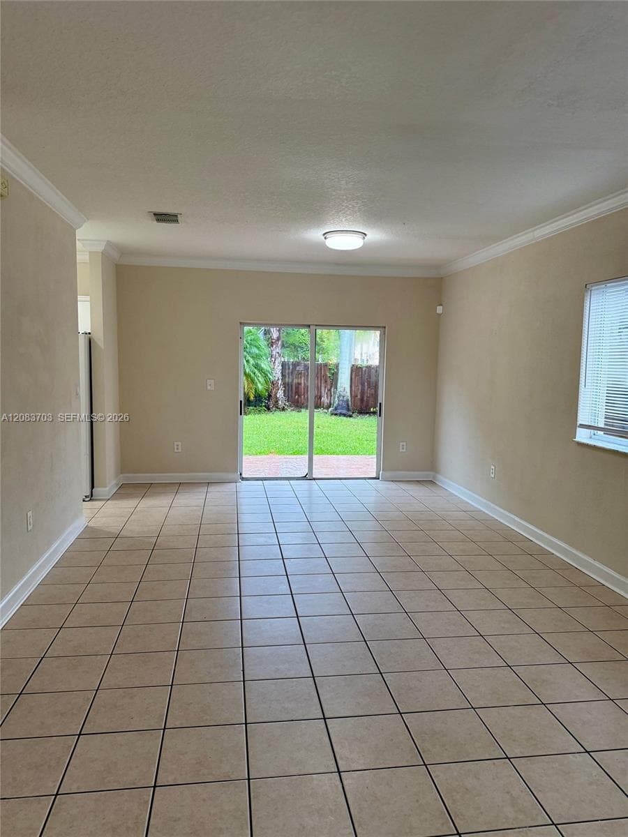 2601 NE 41st Cir photo 3