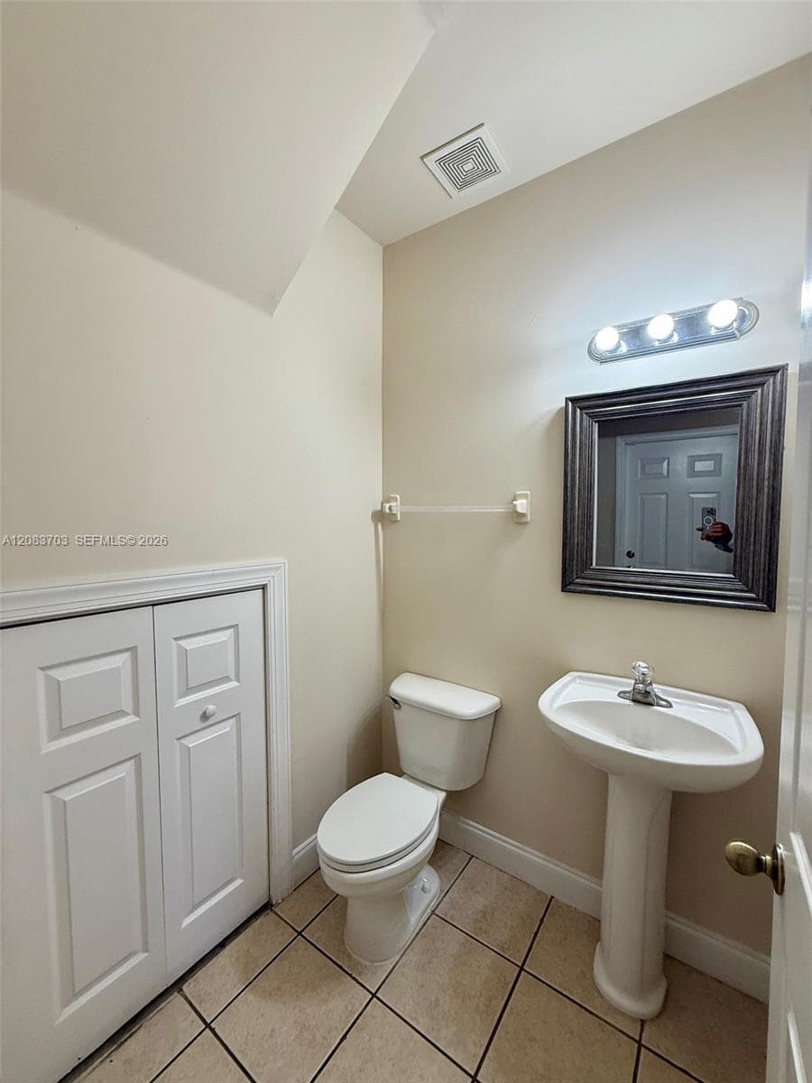 2601 NE 41st Cir photo 11