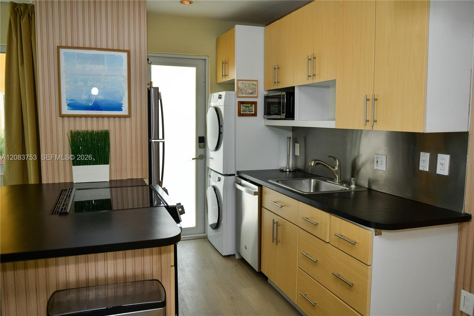 Golden Dreams Condo · #26 in Miami Beach - Photo 4