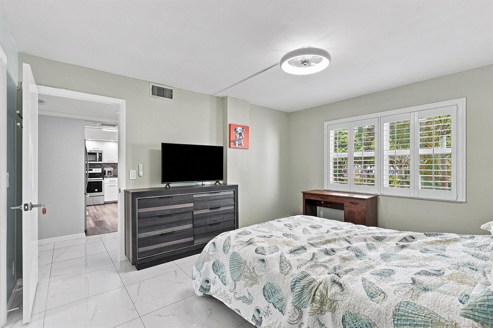 17_bedroom