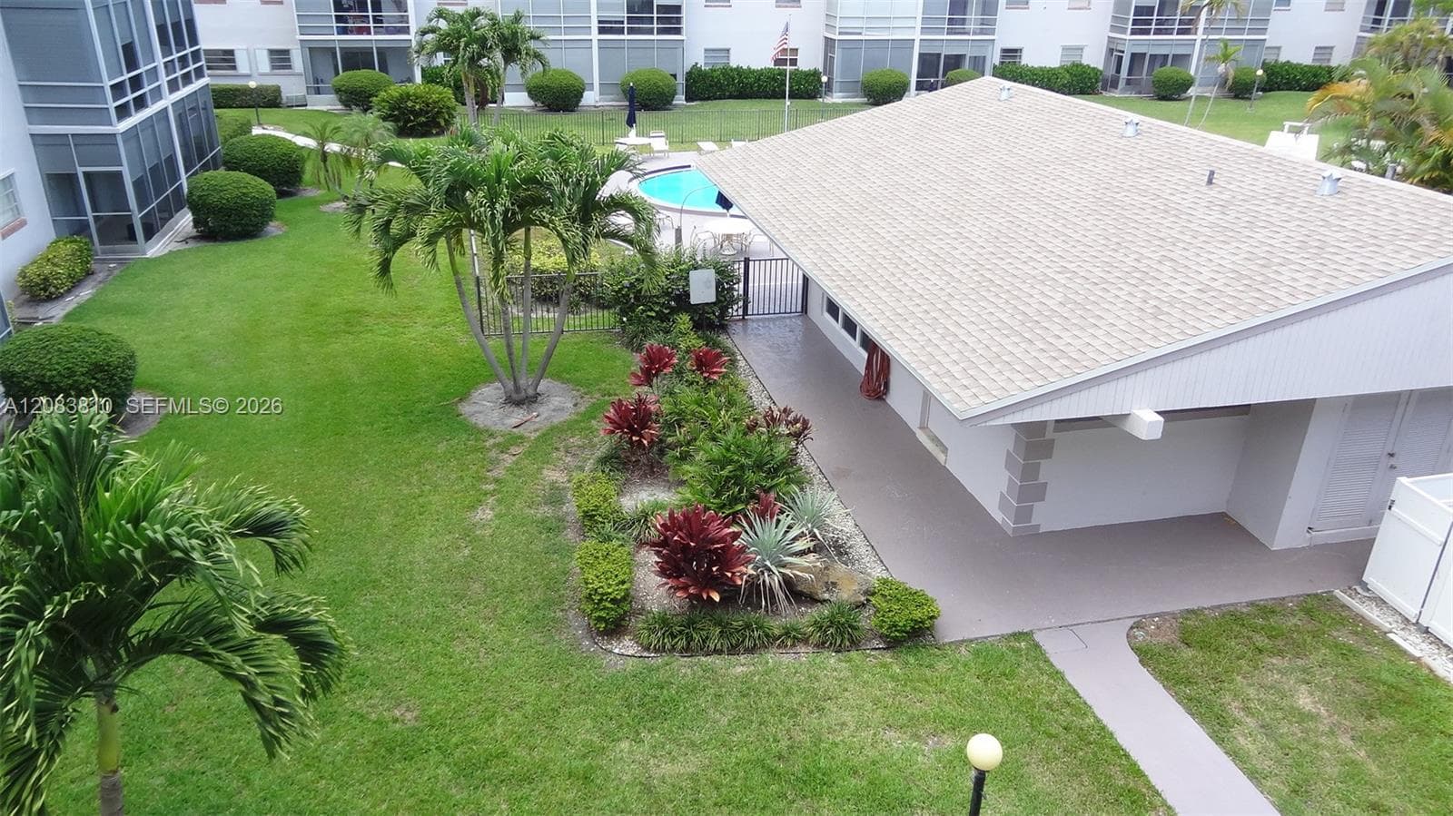 GOLDEN ISLES CONDO APTS · #319 in Hallandale Beach - Photo 20