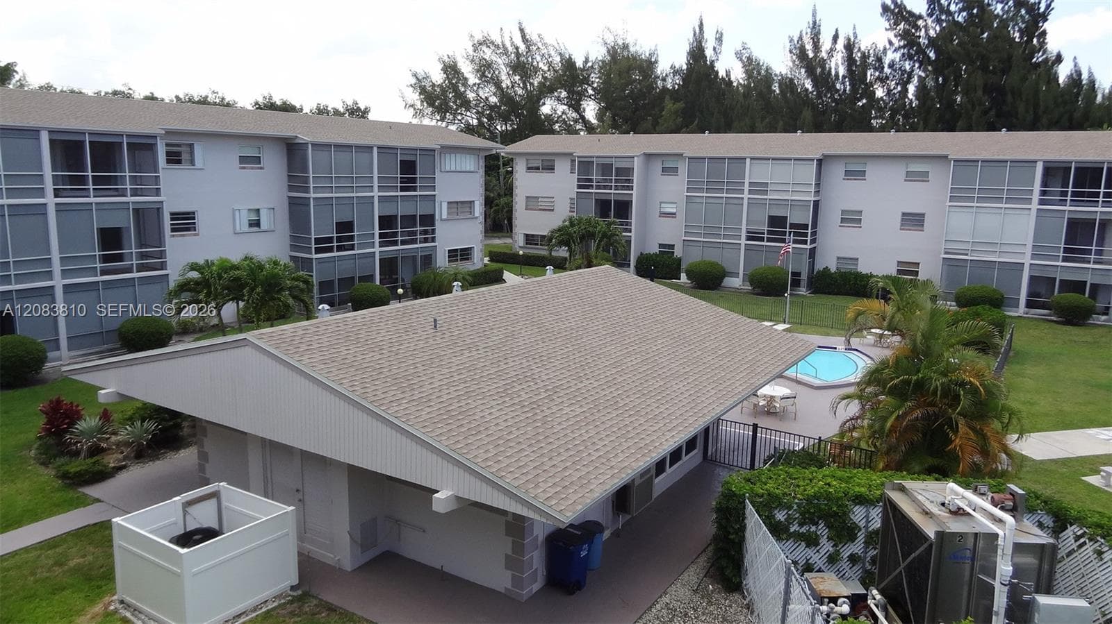 GOLDEN ISLES CONDO APTS · #319 in Hallandale Beach - Photo 19
