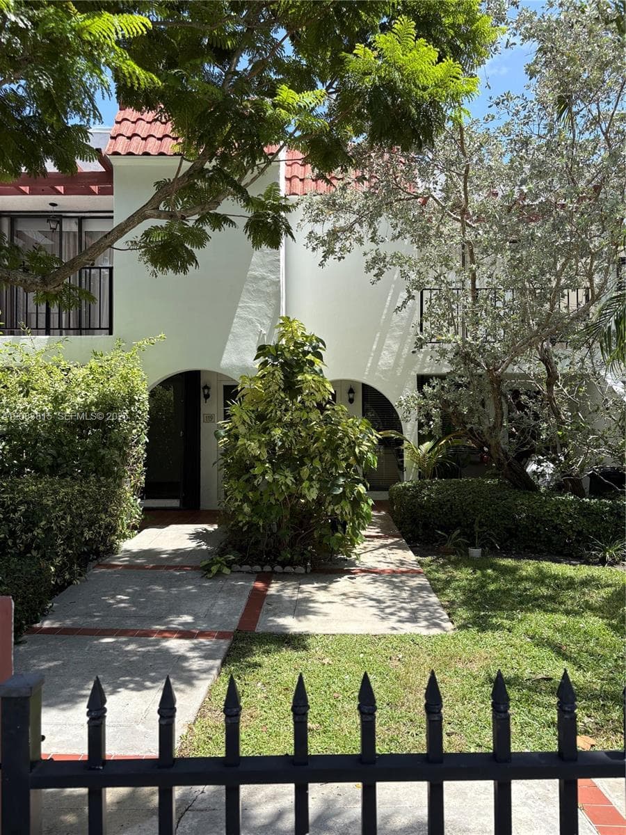GRAPETREE TOWNHOUSE CONDO · #119 in Key Biscayne - Photo 1