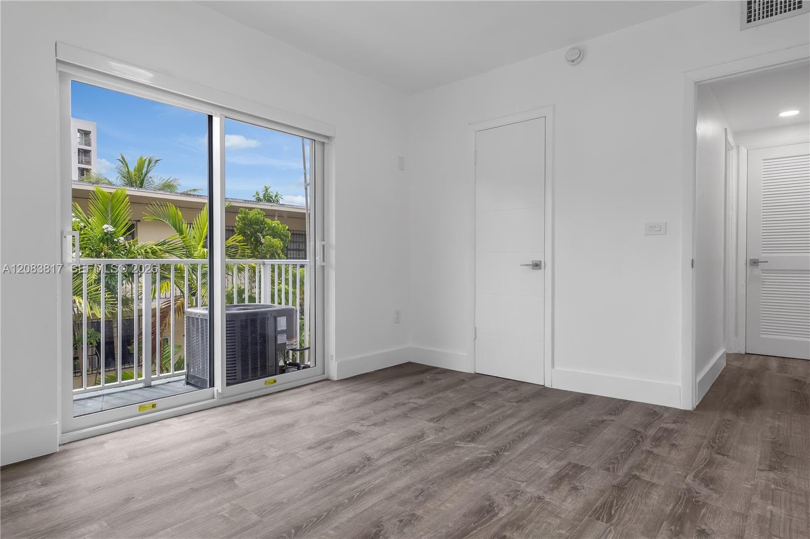 EL MIRAMAR CONDO · #12A in Miami - Photo 4