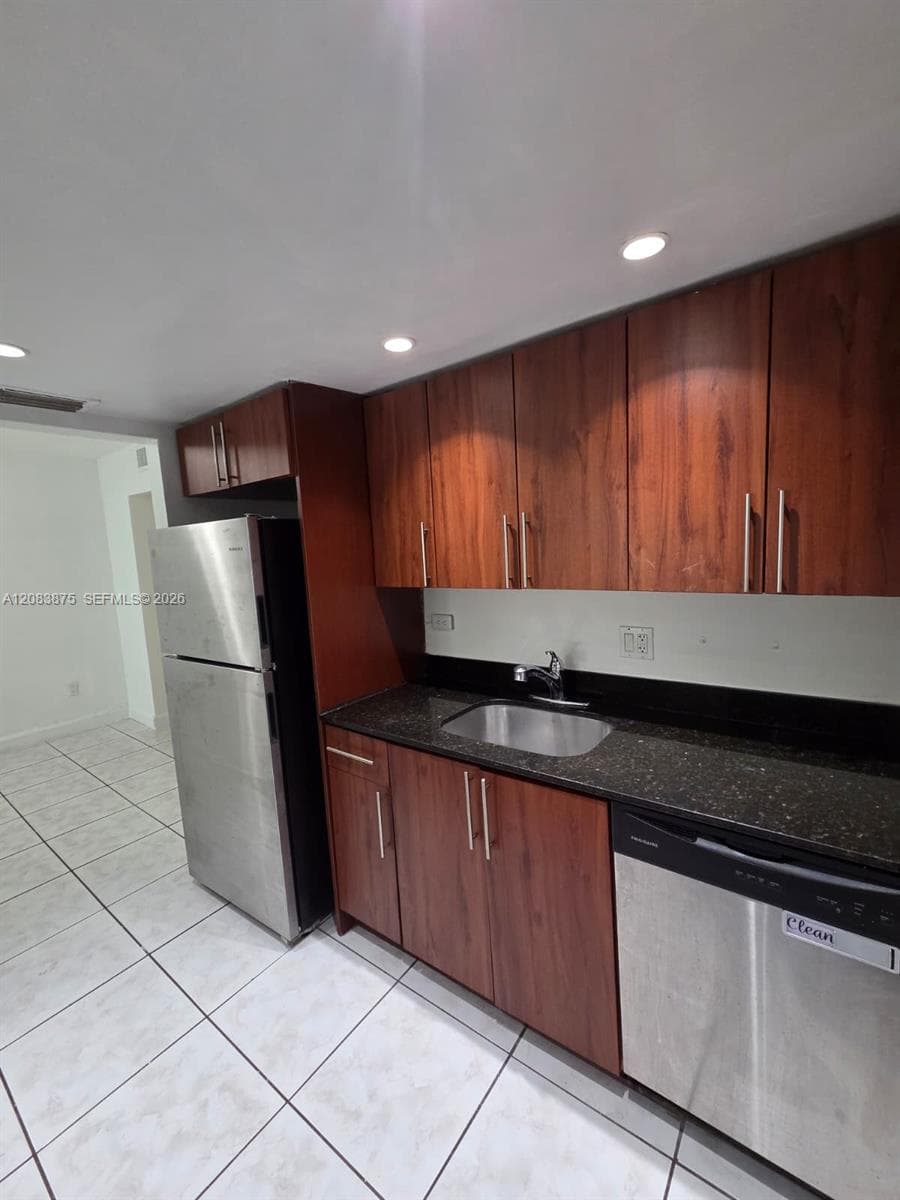 SUTTON HOUSE CONDO · #8 in North Miami - Photo 5