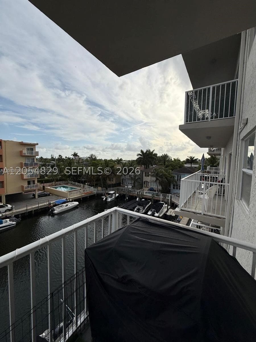 VENICE ISLE CONDO · #403 in North Miami Beach - Photo 2