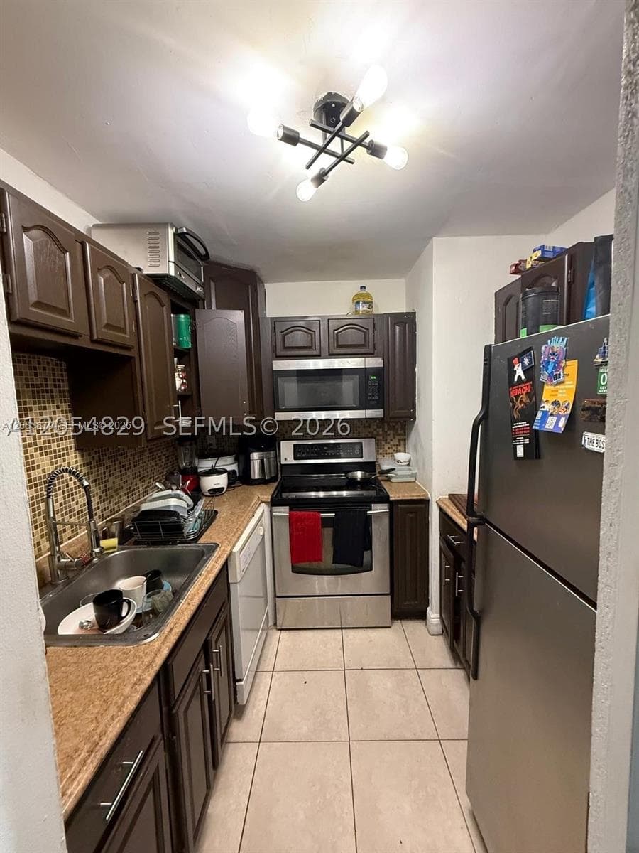 VENICE ISLE CONDO · #403 in North Miami Beach - Photo 5
