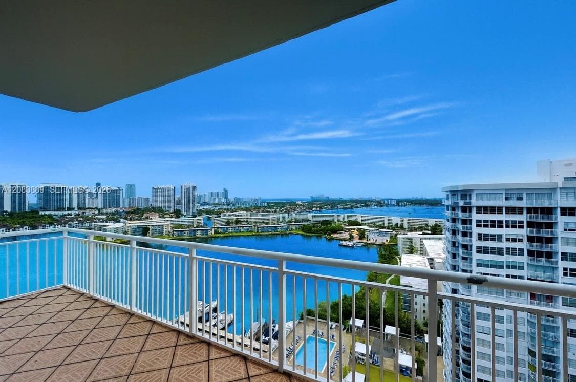 DEL PRADO · #PH04 & PH03 in Aventura - Photo 2