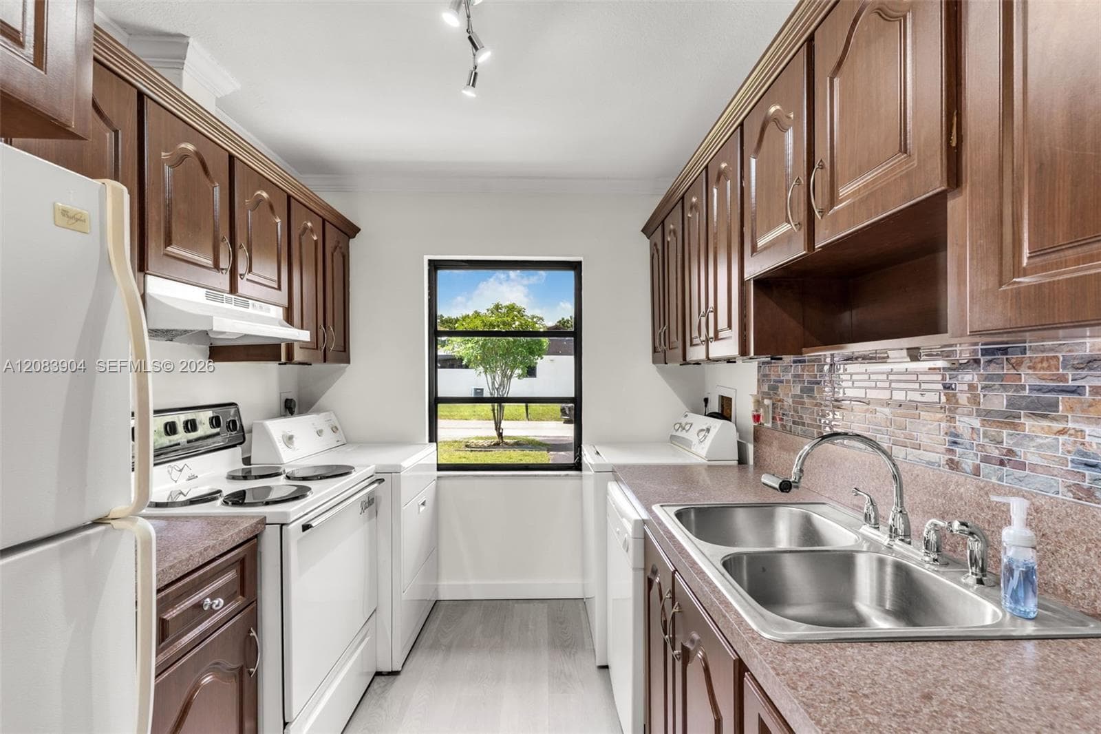 13962 SW 52 LN photo 9