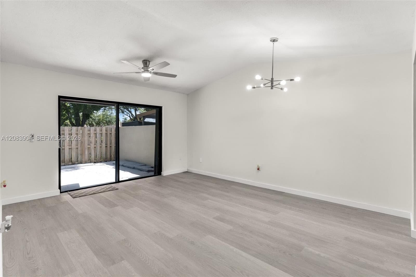 13962 SW 52 LN photo 4