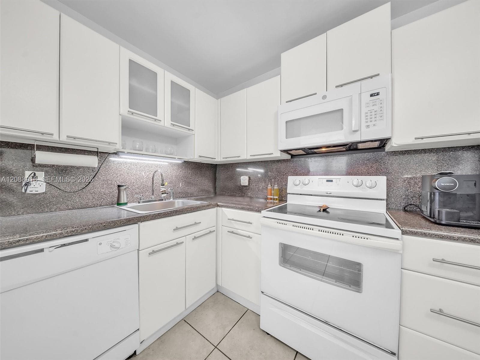 Villa Bay Vista · #203 in Miami Beach - Photo 12