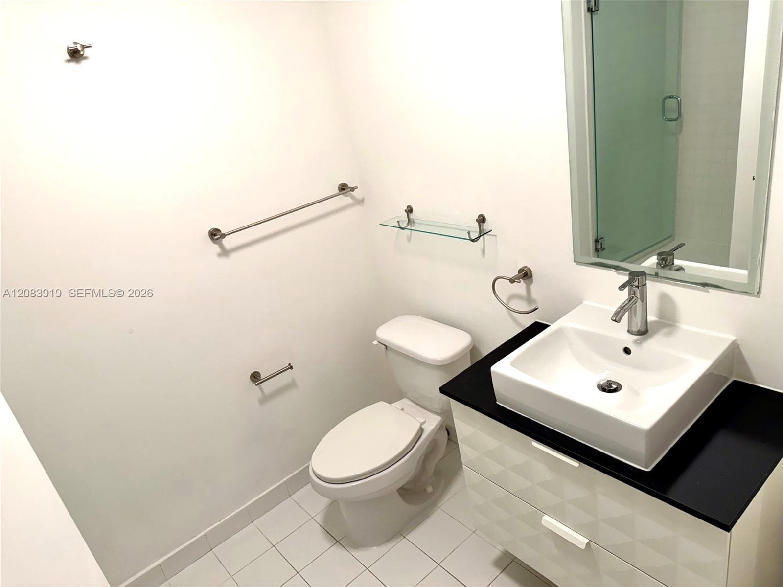 second bedroom bathroom