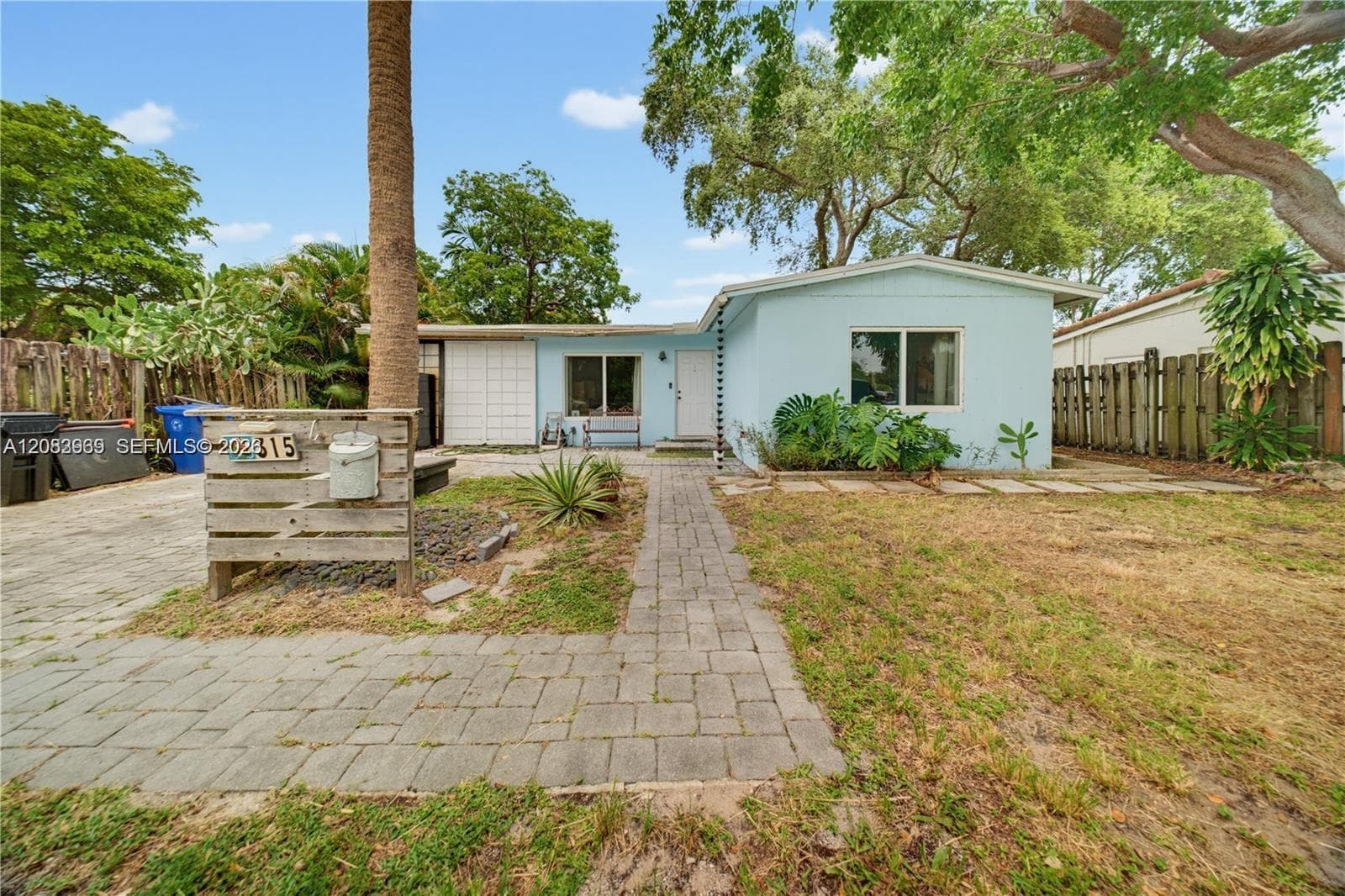 315 SW 19th St photo 1