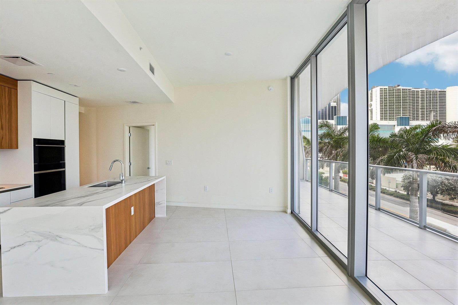 13-web-or-mls-Biscayne Blvd 201-S0409-01