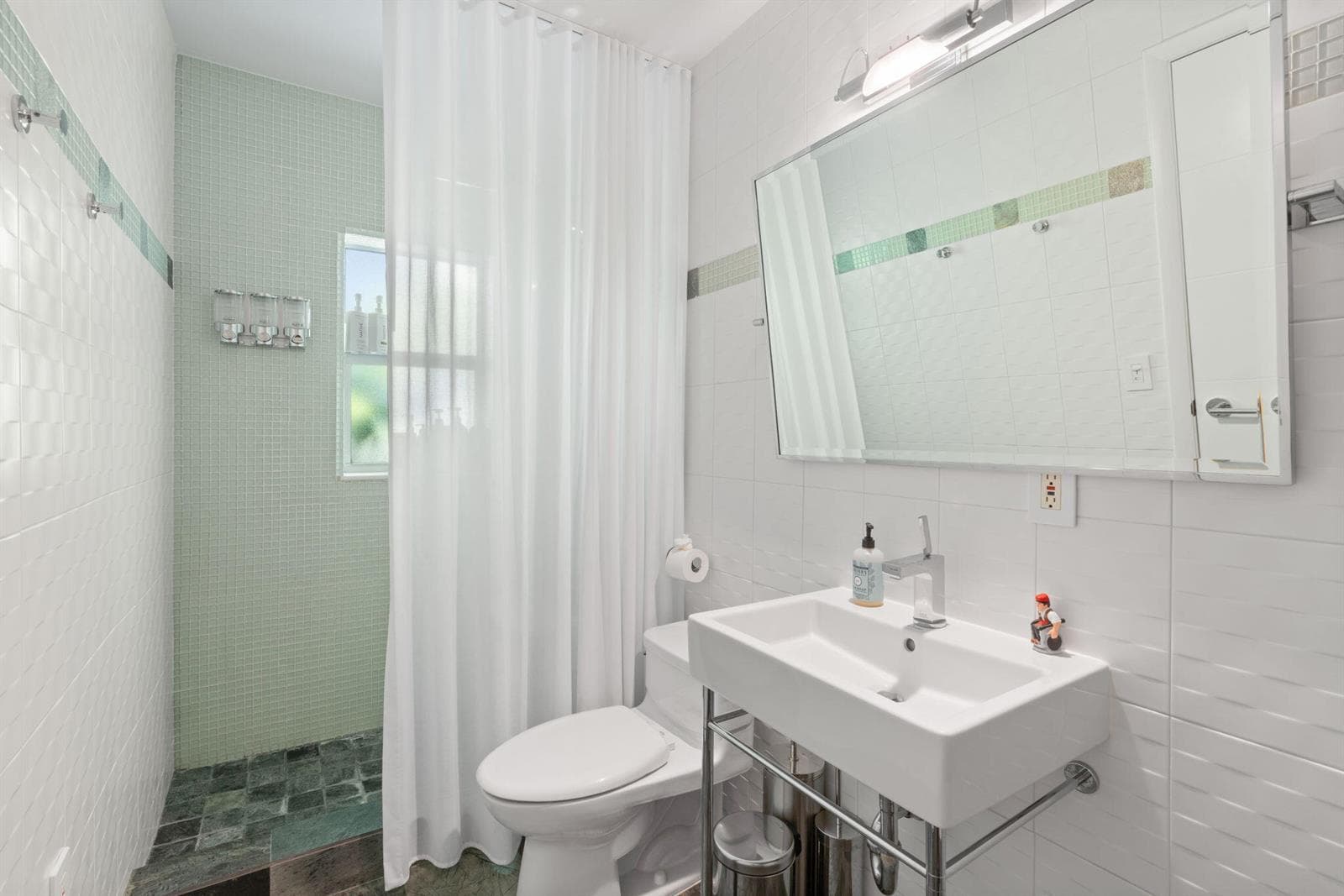16-web-or-mls-1500 Middle River Dr, Fort