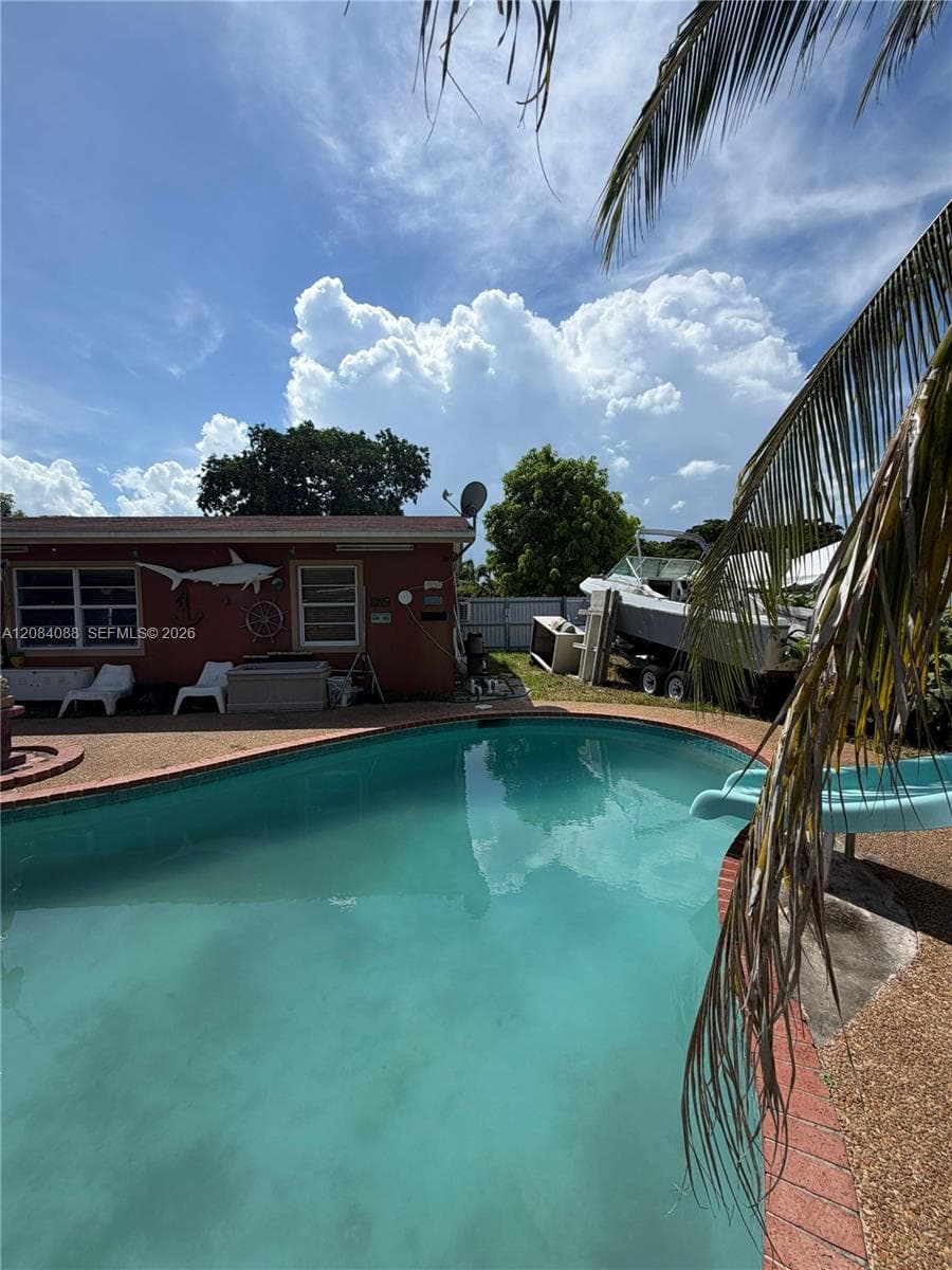 16111 SW 98th Ave photo 2