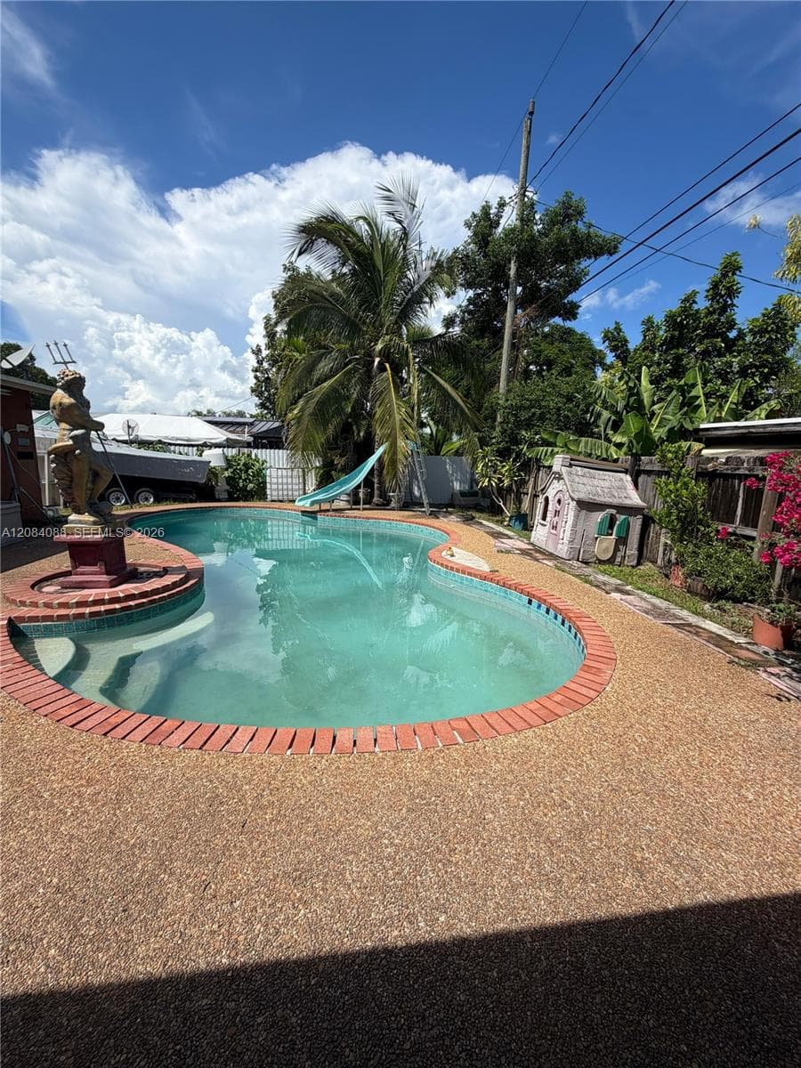 16111 SW 98th Ave photo 1