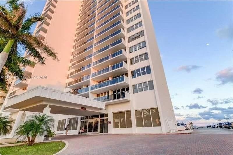 PARKER TOWER CONDO · #1703 in Hallandale Beach - Photo 6