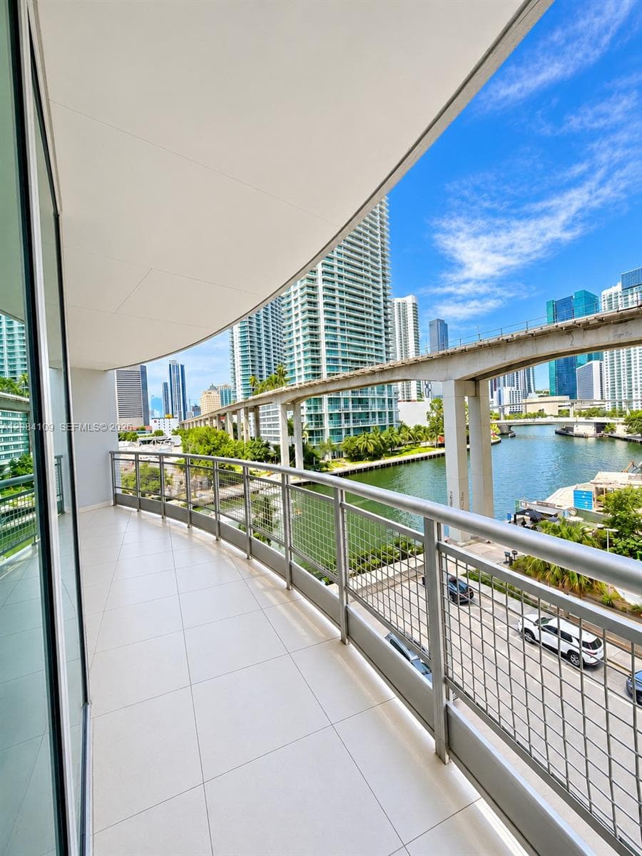 NEO VERTIKA CONDO · #602 in Miami - Photo 13