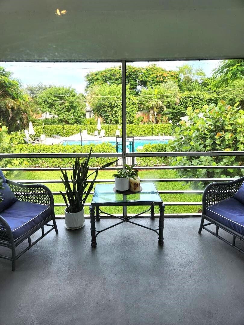 Screen porch