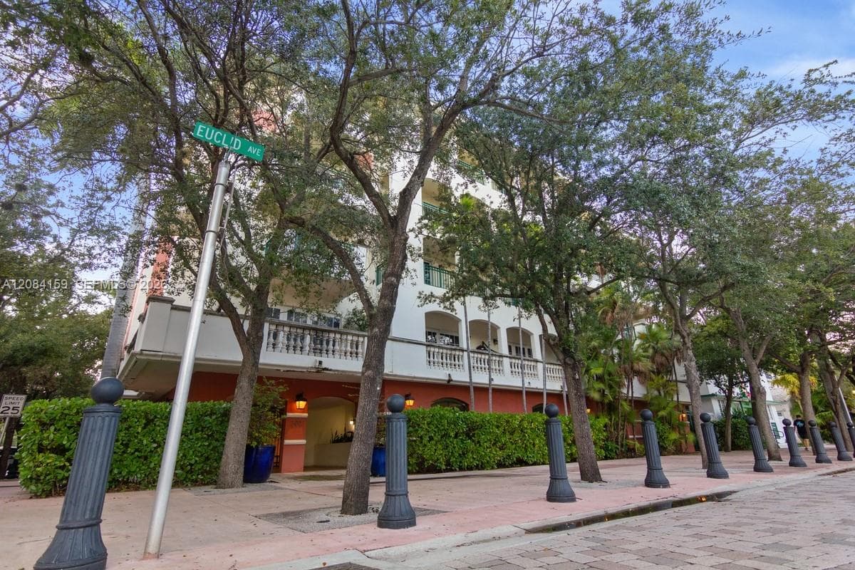 ARMITAGE PLACE NO 3 CONDO · #209 in Miami Beach - Photo 13