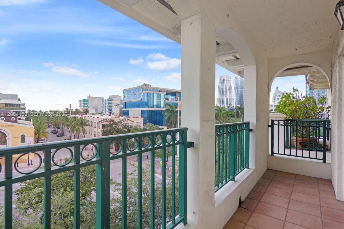 ARMITAGE PLACE NO 3 CONDO · #209 in Miami Beach - Photo 8