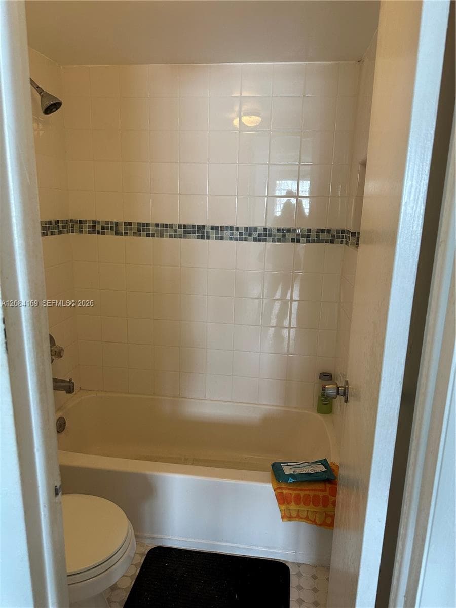 Caribbean House · #307 in North Miami Beach - Photo 8