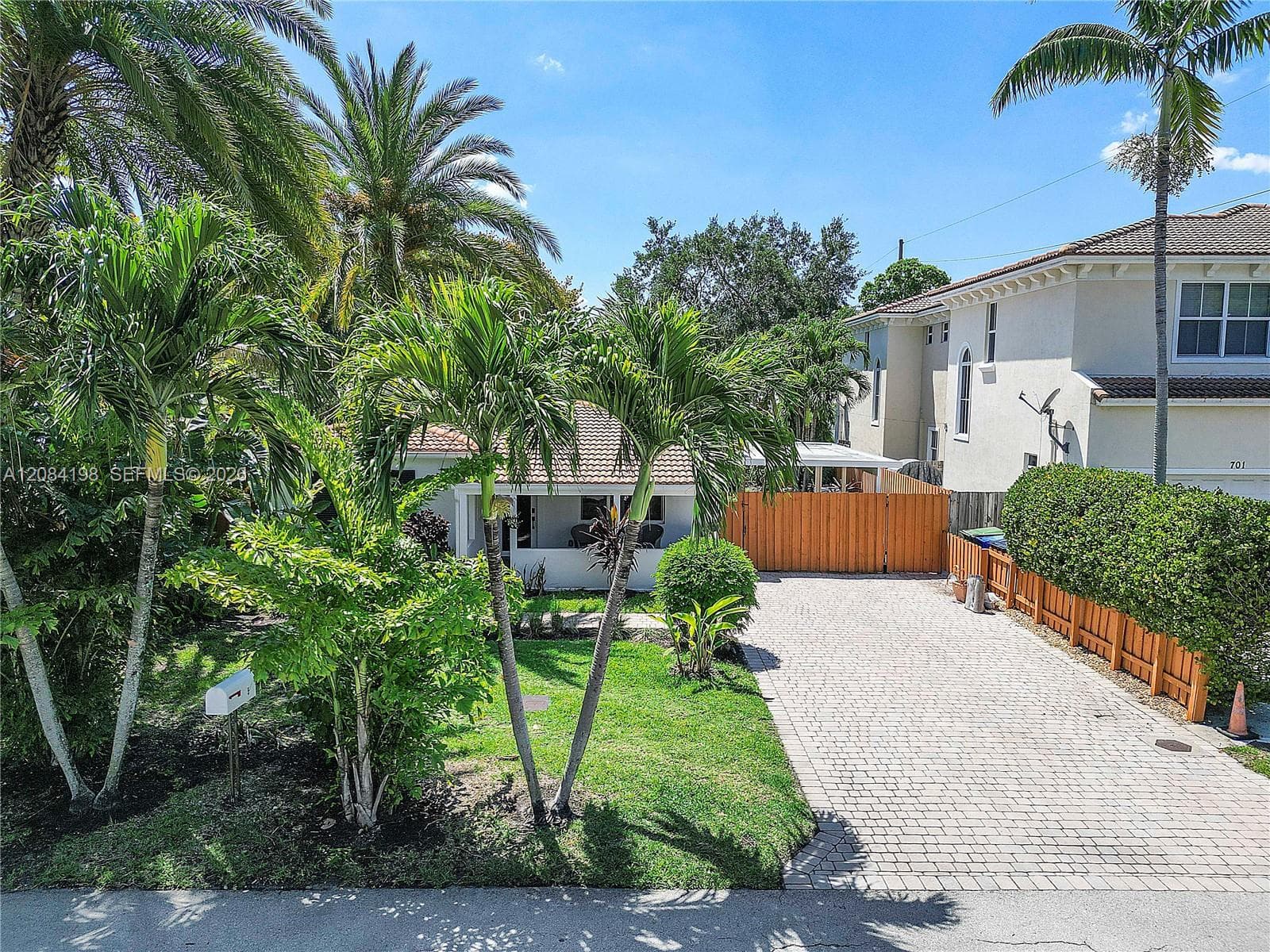 705 SW 8th Ave photo 33