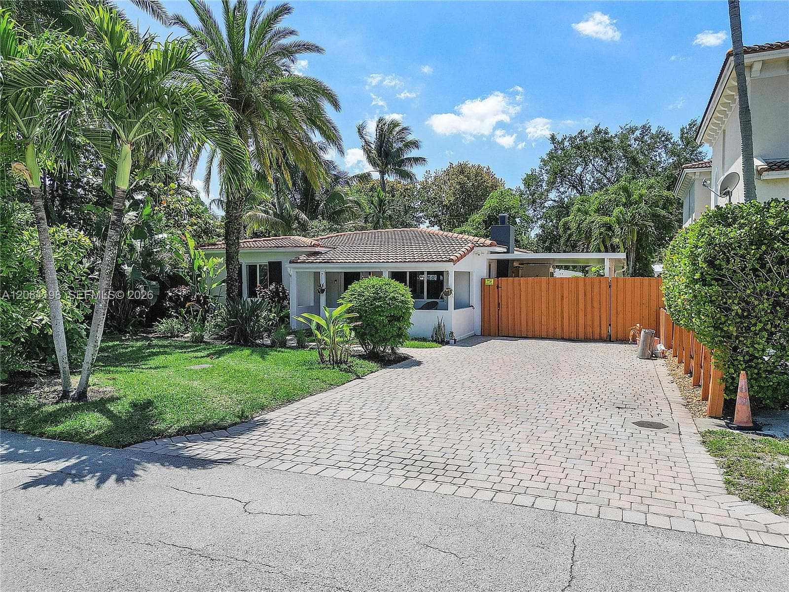 705 SW 8th Ave photo 37