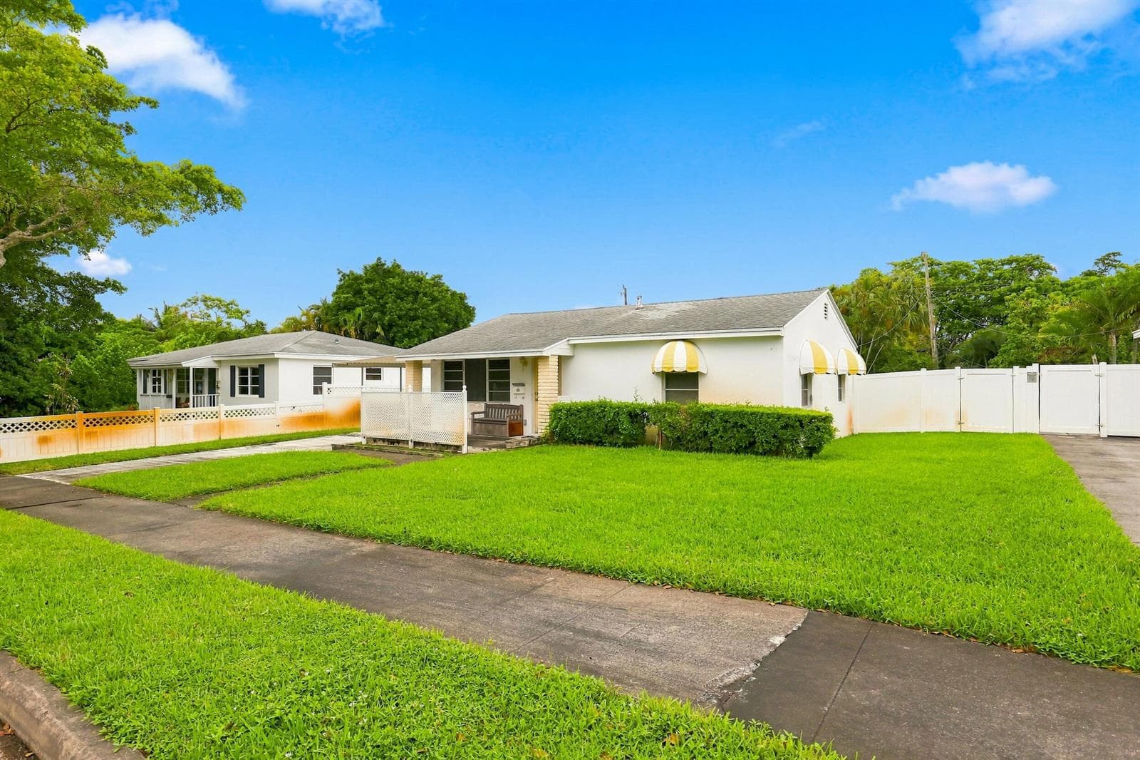 933 Upland Rd - Pineapple Park