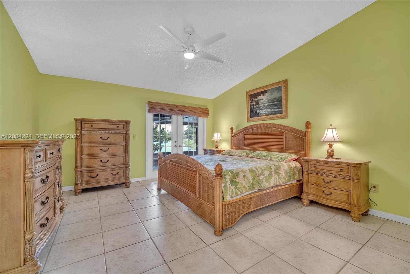685 SE 25th Ln photo 23