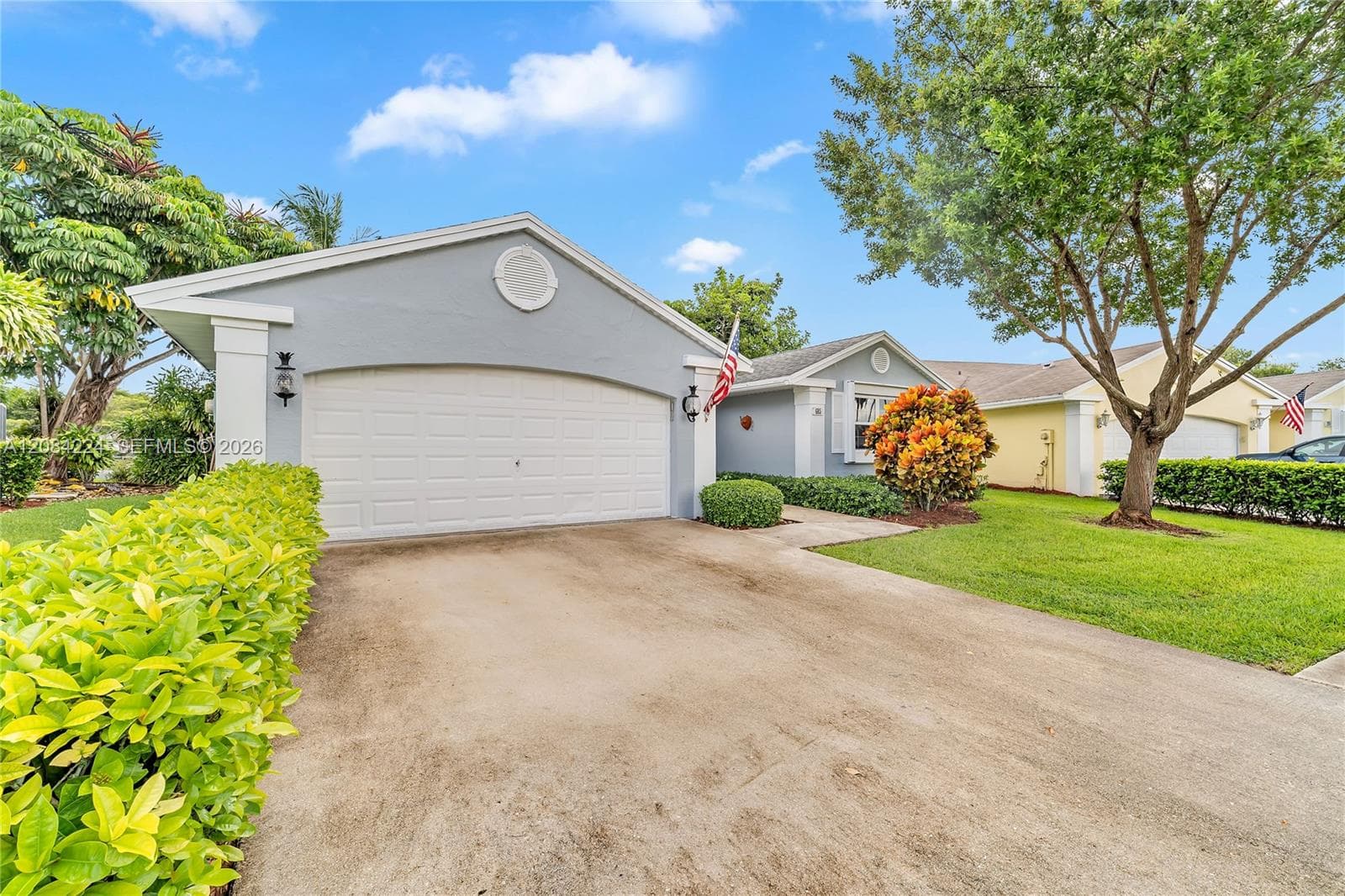 685 SE 25th Ln photo 46