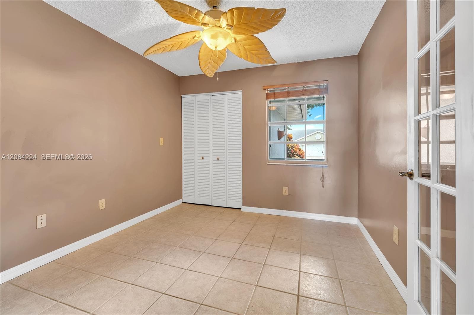 685 SE 25th Ln photo 12