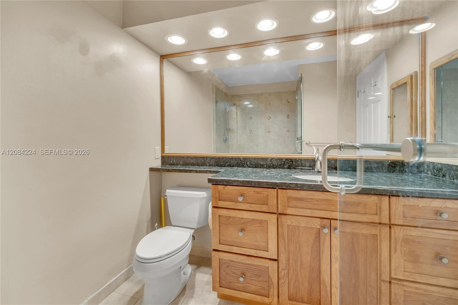 685 SE 25th Ln photo 28