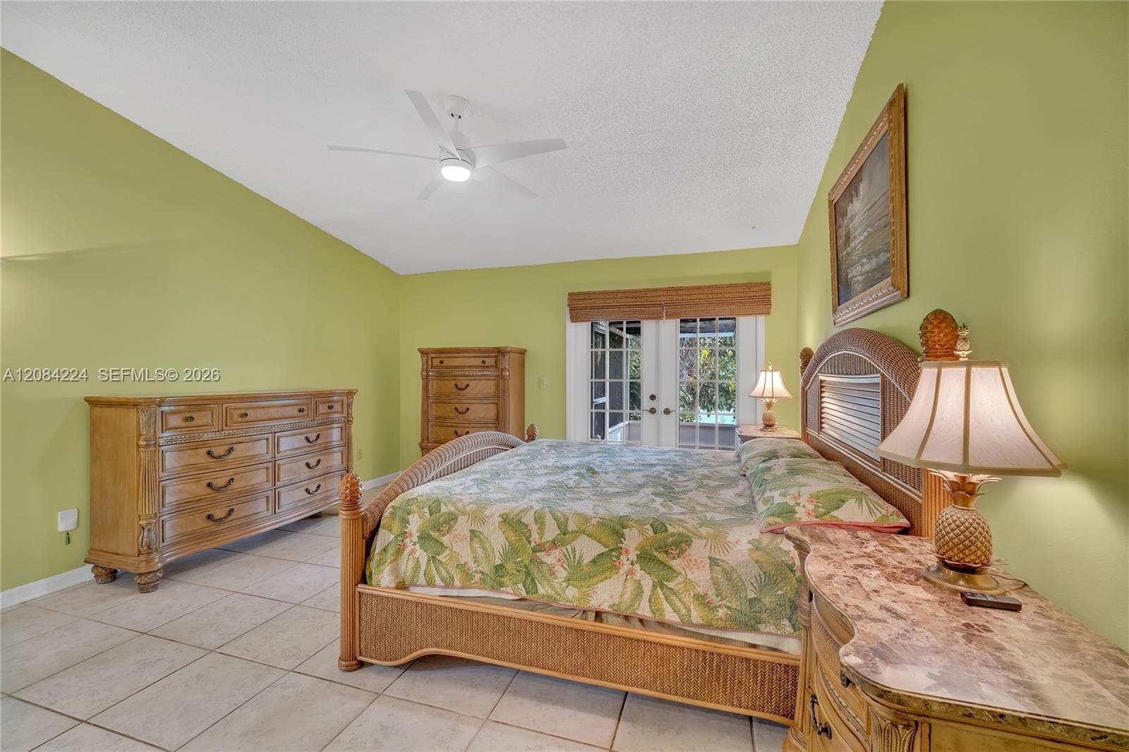 685 SE 25th Ln photo 24