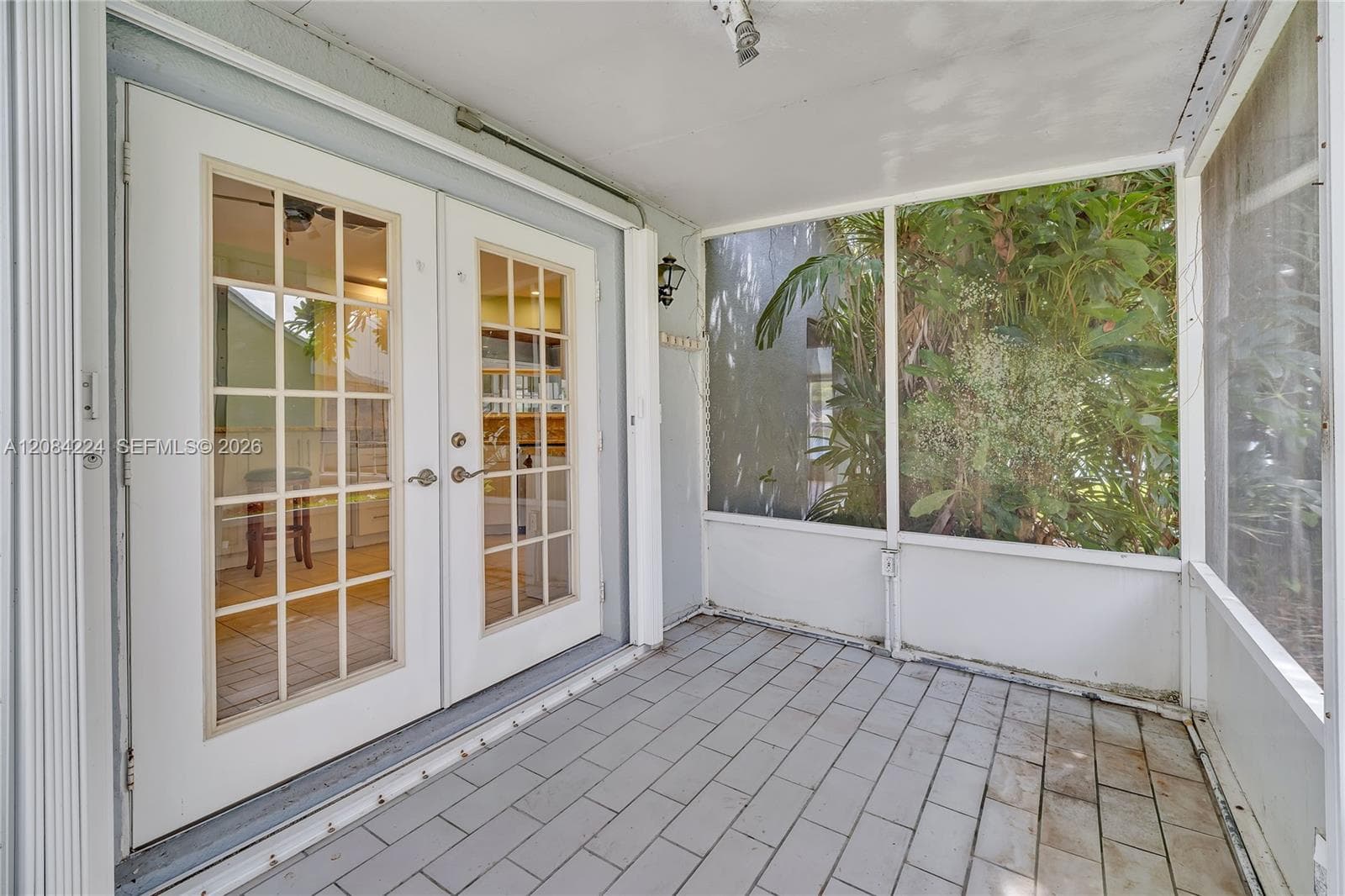 685 SE 25th Ln photo 30