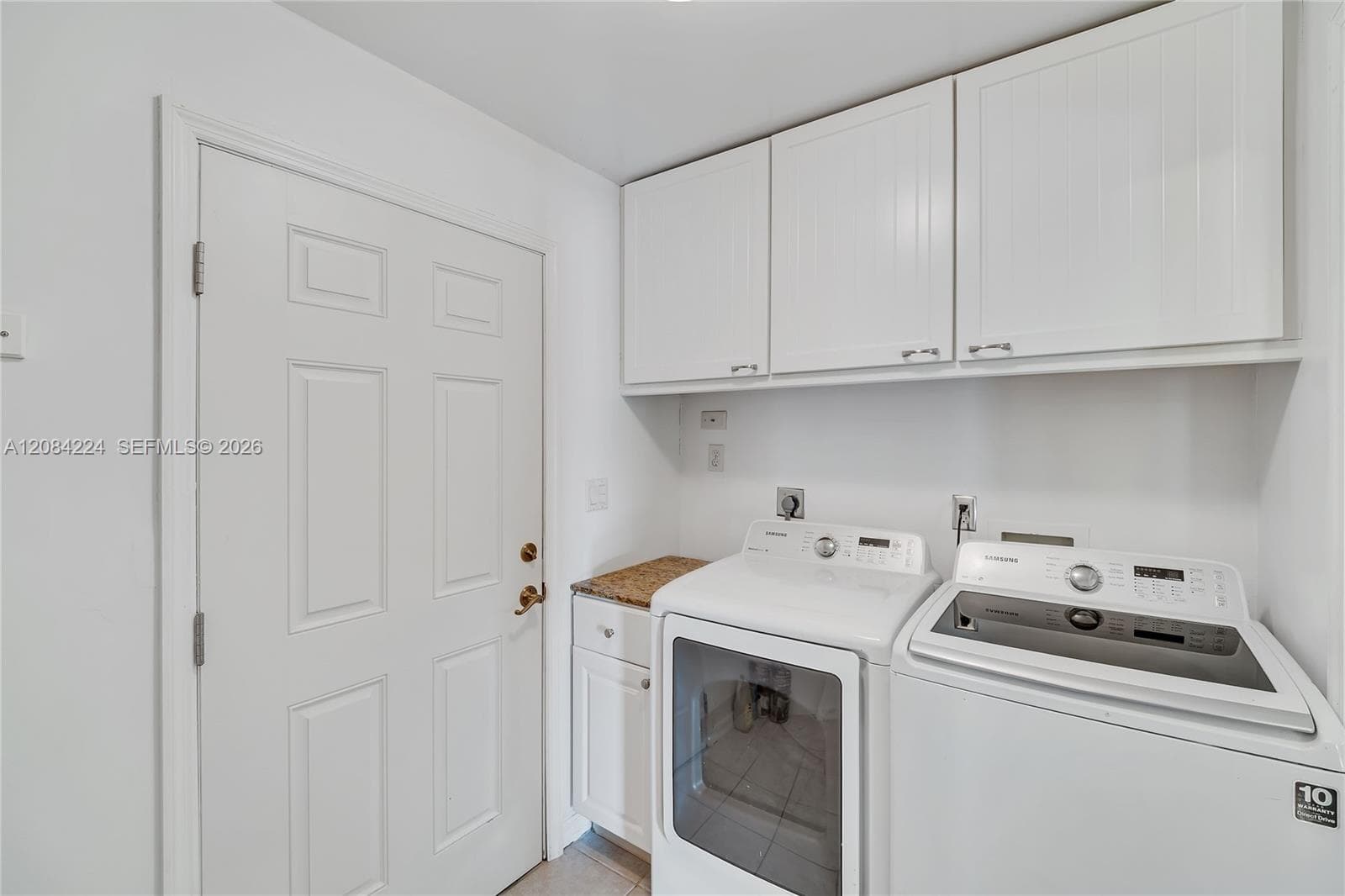 685 SE 25th Ln photo 34