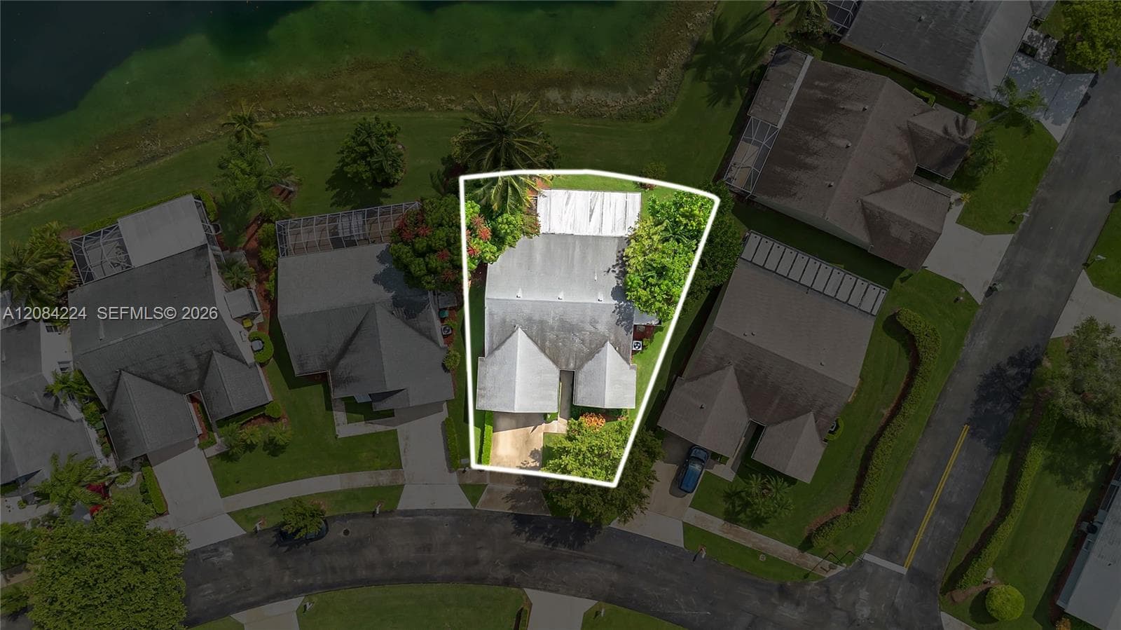 685 SE 25th Ln photo 38