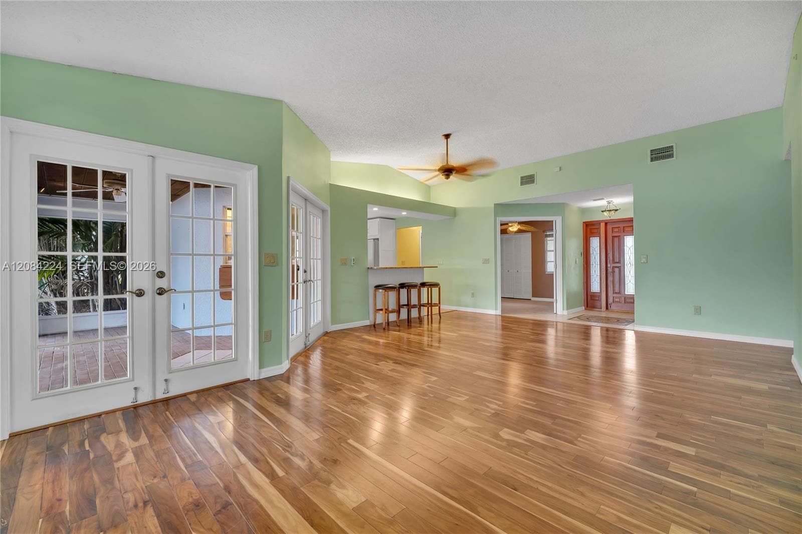 685 SE 25th Ln photo 10