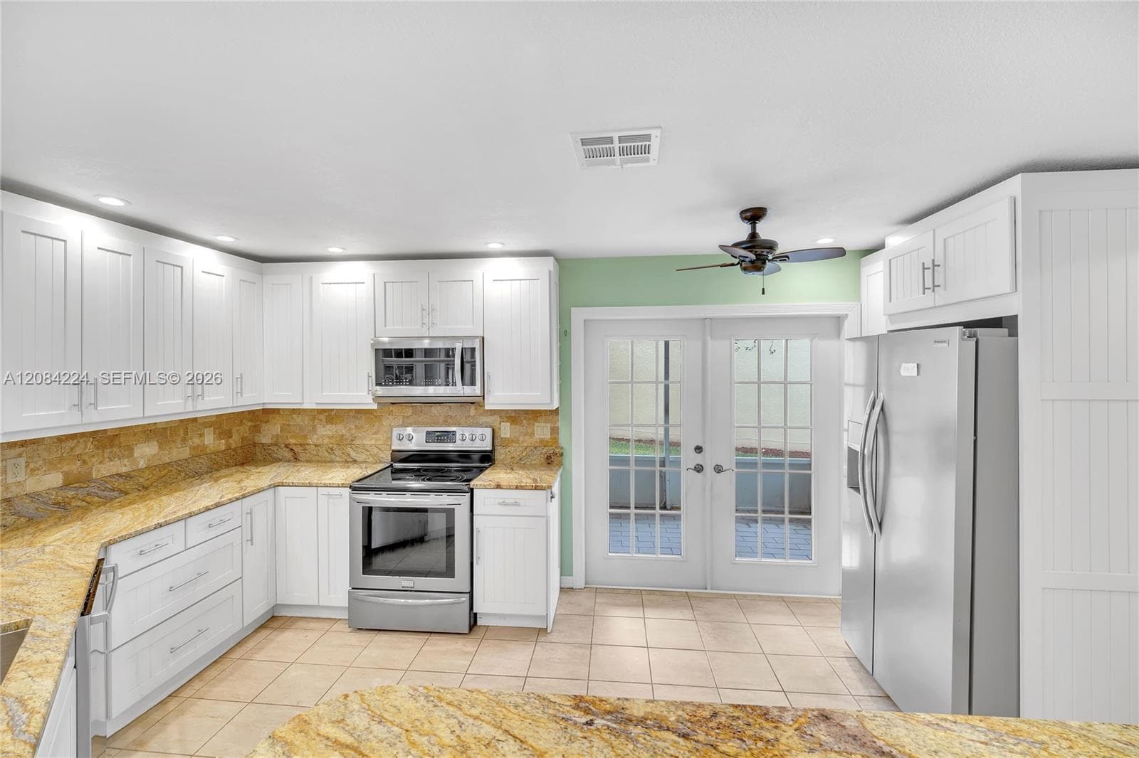 685 SE 25th Ln photo 18