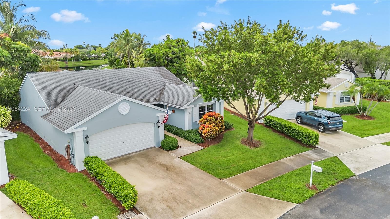 685 SE 25th Ln photo 4