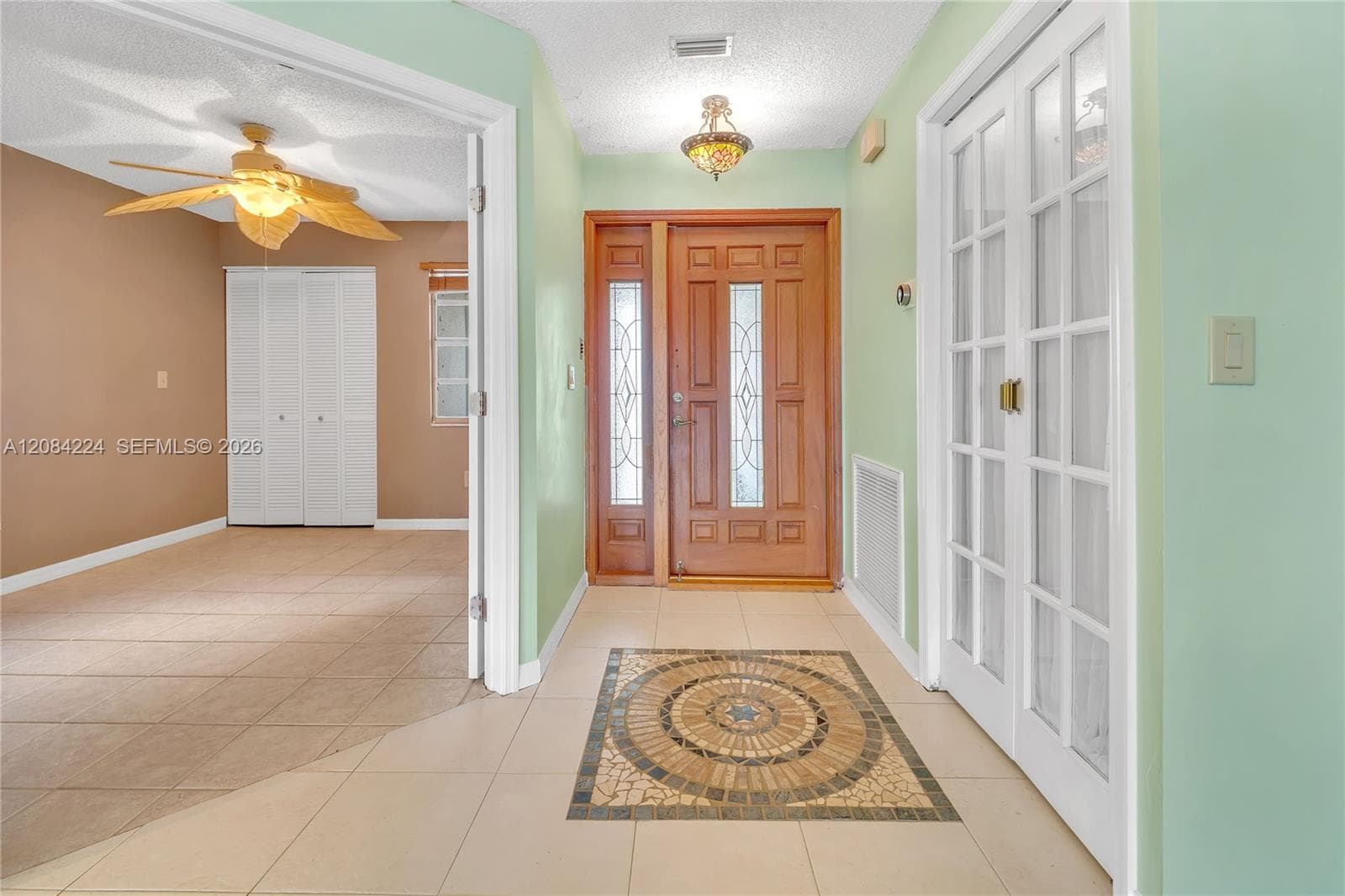 685 SE 25th Ln photo 8
